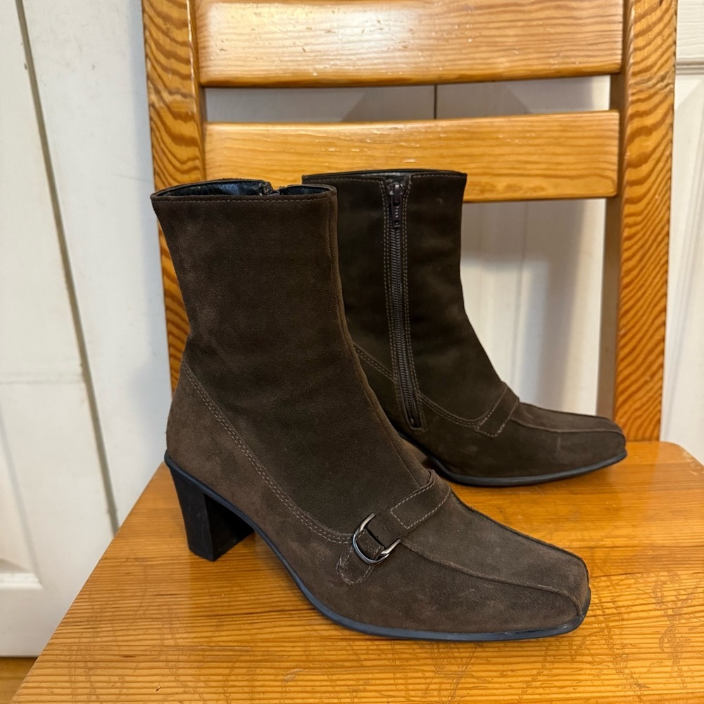 La Canadienne Chocolate Brown Suede Elegant Heeled Ankle Boots 7